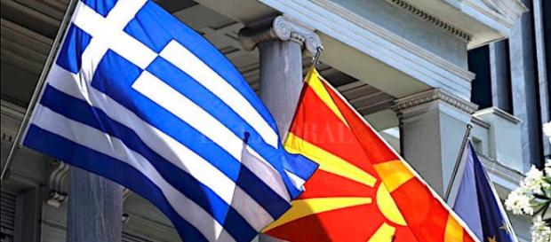 Las banderas de Grecia y Masedonia Las banderas de Grecia y Masedonia