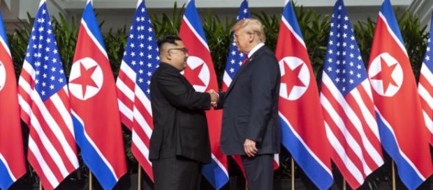 Accord et poignées de main historiques entre Donald Trump et Kim ... - cmslap.com Accord et poignées de main historiques entre Donald Trump et Kim ... - cmslap.com