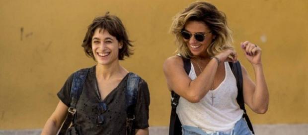 Manuela e Luzia se divertem juntas em Segundo Sol (Foto: TV Globo) Manuela e Luzia se divertem juntas em Segundo Sol (Foto: TV Globo)