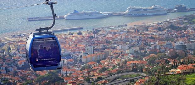 Teleférico na cidade do Funchal Teleférico na cidade do Funchal