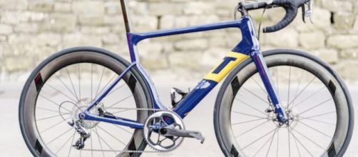 Una bicicletta Aqua Blue (foto twitter)