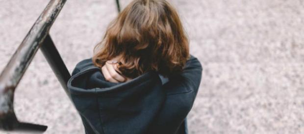 Scrisse ai genitori "mi odiate". Poi si suicidò. Padre e madre condannati a tre anni Scrisse ai genitori "mi odiate". Poi si suicidò. Padre e madre condannati a tre anni