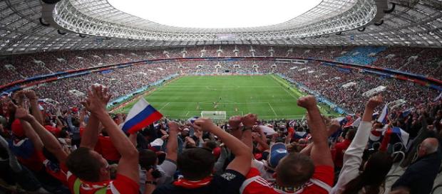 Torcida russa faz a festa em Moscou na partida de abertura da Copa 2018 - Foto: Reprodução / Facebook Oficial FIFA World Cup Torcida russa faz a festa em Moscou na partida de abertura da Copa 2018 - Foto: Reprodução / Facebook Oficial FIFA World Cup