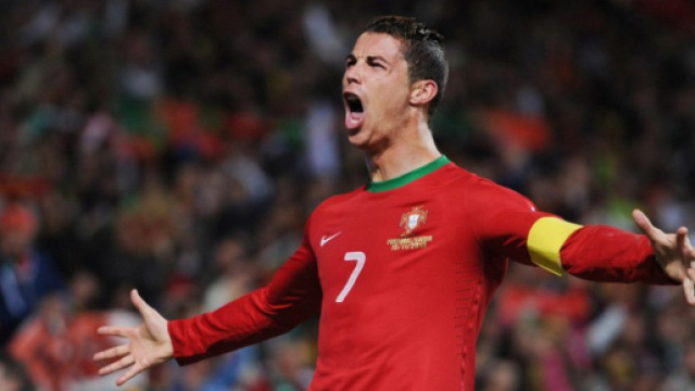 Cristiano Ronaldo esulta dopo aver realizzato il gol dell'uno a zero contro la Spagna