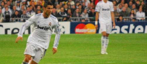 No matter the uniform, Cristiano Ronaldo is a legend. [Image via Jan S0L0/Flickr]