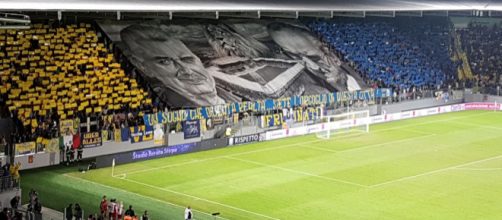 La coreografia dei tifosi del Frosinone