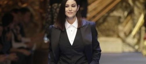 Monica Bellucci alla sfilata per Dolce & Gabbana alla Milano fashion week uomo