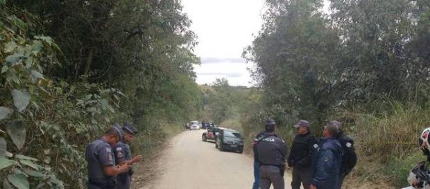 Corpo da menina Vitória foi encontrado em estrada de terra (Foto: Polícia Militar) Corpo da menina Vitória foi encontrado em estrada de terra (Foto: Polícia Militar)
