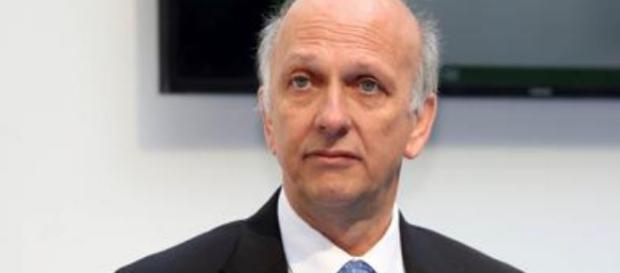 Marco Bussetti, neo-ministro dell'Istruzione starebbe lavorando a un Decreto legge per risolvere il problema dei diplomati magistrale. Marco Bussetti, neo-ministro dell'Istruzione starebbe lavorando a un Decreto legge per risolvere il problema dei diplomati magistrale.