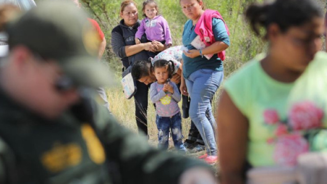 Aux Etats-Unis, pr&egrave;s de 2000 enfants s&eacute;par&eacute;s de leurs parents ... - liberation.fr