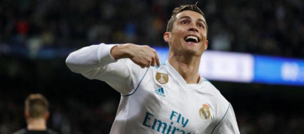 Rumeur Mercato : Le PSG prêt à donner 45M€ par an à Ronaldo Rumeur Mercato : Le PSG prêt à donner 45M€ par an à Ronaldo