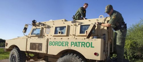 Border Patrol vehicle on the South Texas border (Image courtesy - Donna Burton, Wikimedia Commons)