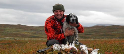 Un cacciatore ed il suo cane - fonte: cacciapassione.com