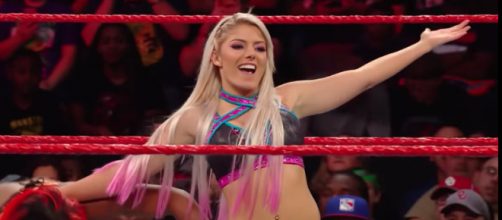 WWE 'Raw' superstar Alexa Bliss captured the women's MITB briefcase on Sunday night in Chicago. [Image via WWE/YouTube]