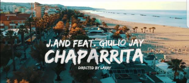 Chaparrita, uno screenshot del videoclip Chaparrita, uno screenshot del videoclip