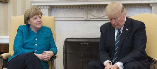 Donald Trump s'en prend violemment à la politique migratoire d'Angela Merkel Donald Trump s'en prend violemment à la politique migratoire d'Angela Merkel