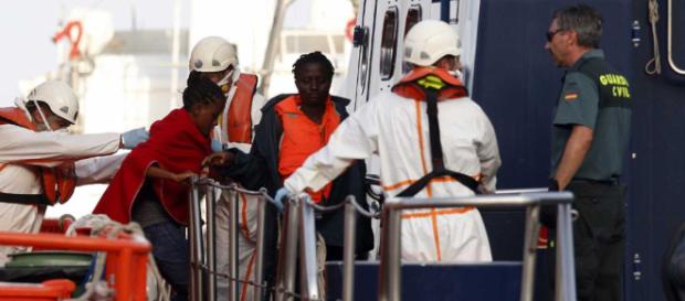 Los inmigrantes del Aquarius manifiestan su intención de asilo Los inmigrantes del Aquarius manifiestan su intención de asilo