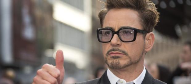 Robert Downey Jr. já foi preso algumas vezes por causa do seu vício em drogas Robert Downey Jr. já foi preso algumas vezes por causa do seu vício em drogas