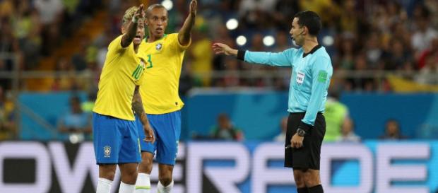 Seleção: 'Se tivesse me jogado, assinalava o empurrão', diz ... - com.br Seleção: 'Se tivesse me jogado, assinalava o empurrão', diz ... - com.br