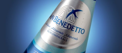 Acqua minerale San Benedetto ritirato un lotto di acqua contaminata