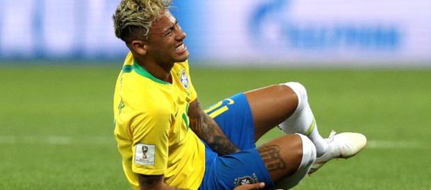 Neymar está lesionado de uno de sus pies Neymar está lesionado de uno de sus pies