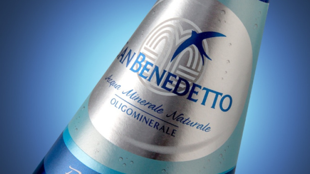 Acqua minerale San Benedetto ritirato un lotto di acqua contaminata