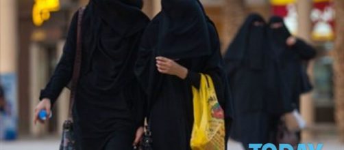 In Danimarca passa il 'burqa ban': vietato coprirsi il volto in ... - today.it