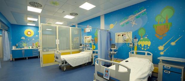 Bimba di 3 anni in coma a Roma: strozzata da una fascetta Bimba di 3 anni in coma a Roma: strozzata da una fascetta