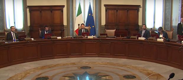 Il primo Consiglio dei ministri Il primo Consiglio dei ministri
