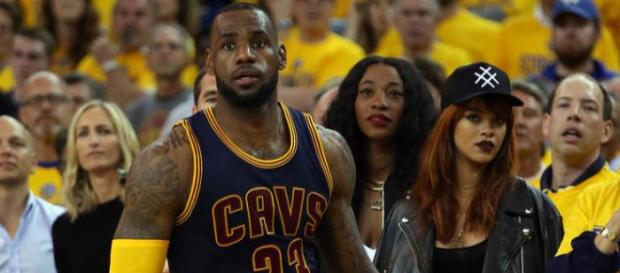 Rihanna é grande fã da estrela da NBA Rihanna é grande fã da estrela da NBA