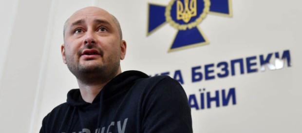 Russia. Il giornalista anti-Putin: Ho finto la morte cospargendomi ... - fanpage.it Russia. Il giornalista anti-Putin: Ho finto la morte cospargendomi ... - fanpage.it