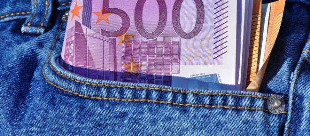 Ventinovenne ha fatto causa al padre perché pretendeva una paghetta di 900 euro Ventinovenne ha fatto causa al padre perché pretendeva una paghetta di 900 euro