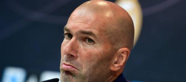 Un rumor en las redes habla de una oferta de 200 millones de Euros para Zidane Un rumor en las redes habla de una oferta de 200 millones de Euros para Zidane