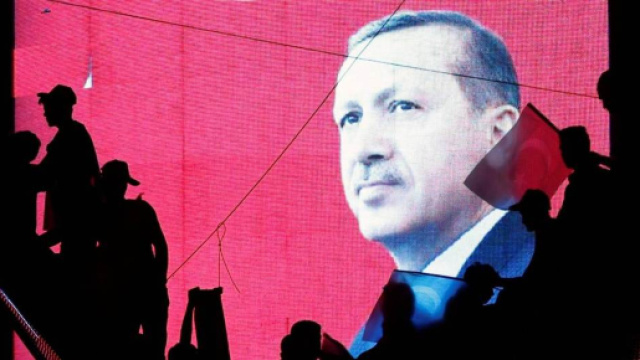 Istanbul: abbattuto il simbolo laico della citt&agrave;.