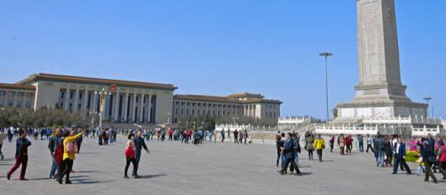 Great Hall of the People and Monument to the People's Heros, Tiananmen Square (Image courtesy – Daniel Case, Wikimedia Commons)