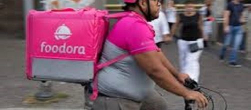 Un fattorino Foodora in azione