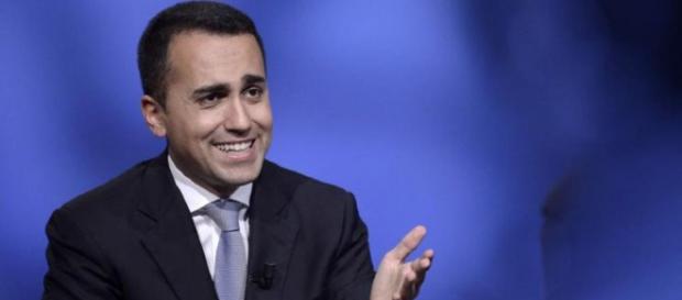 Luigi Di Maio a 'Porta a Porta' annuncia censimento su Pa e Rai. Luigi Di Maio a 'Porta a Porta' annuncia censimento su Pa e Rai.