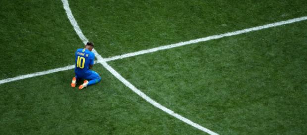 Neymar chora após vitória do Brasil. (Foto: FIFA) Neymar chora após vitória do Brasil. (Foto: FIFA)