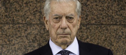 Mario Vargas Llosa es hospitalizado en Madrid tras sufrir una caída en su casa