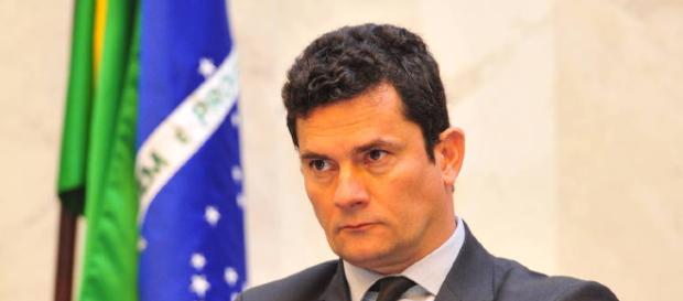 Juiz federal Sérgio Moro recebe denúncia contra procuradores e agentes federais Juiz federal Sérgio Moro recebe denúncia contra procuradores e agentes federais