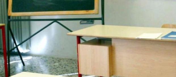Rapporti intimi con alunno quattordicenne: professoressa d'italiano ai domiciliari Rapporti intimi con alunno quattordicenne: professoressa d'italiano ai domiciliari