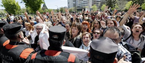 Las organizaciones feministas y los ciudadanos claman a un cambio en la psicología de la judicatura