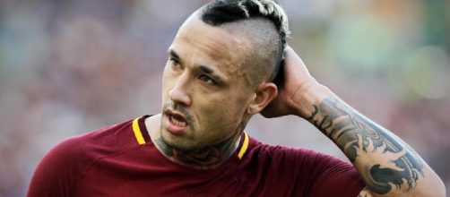 Nainggolan con la maglia della Roma.