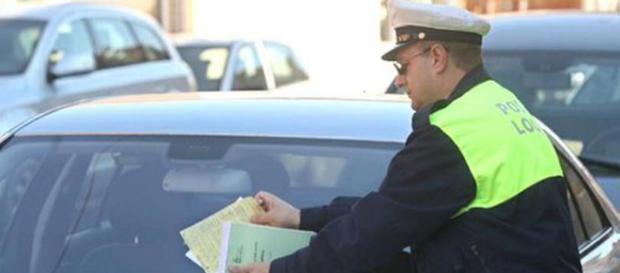 L'incubo di un 70enne: riceve 90 multe e si scopre intestatario di auto guidate da rom L'incubo di un 70enne: riceve 90 multe e si scopre intestatario di auto guidate da rom