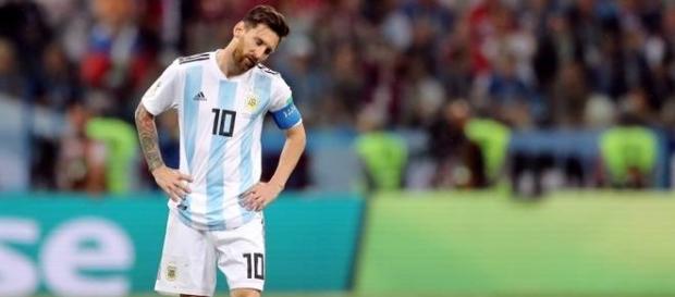 Messi desolado após goleada sofrida pelos croatas. Messi desolado após goleada sofrida pelos croatas.