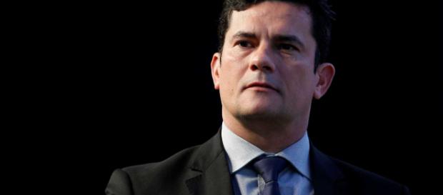 TRF4 profere decisão relacionada à continuidade dos trabalhos do juiz Sérgio Moro a frente do caso do sítio de Atibaia TRF4 profere decisão relacionada à continuidade dos trabalhos do juiz Sérgio Moro a frente do caso do sítio de Atibaia