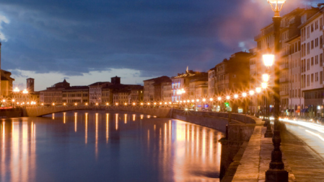 Nella foto il Lungarno Mediceo di Pisa.