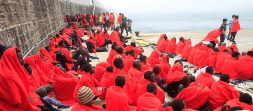 Rescatan 700 inmigrantes en aguas de España - Elintelecto - elintelecto.com
