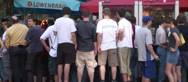 Le peuple italien s'occupe comme il peut en espérant que leur équipe va se redresser après le Mondial. Le peuple italien s'occupe comme il peut en espérant que leur équipe va se redresser après le Mondial.