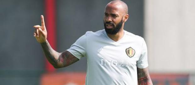 Thierry Henry guide de loin la Belgique, au côté de Roberto Martinez, l'entraîneur. Thierry Henry guide de loin la Belgique, au côté de Roberto Martinez, l'entraîneur.